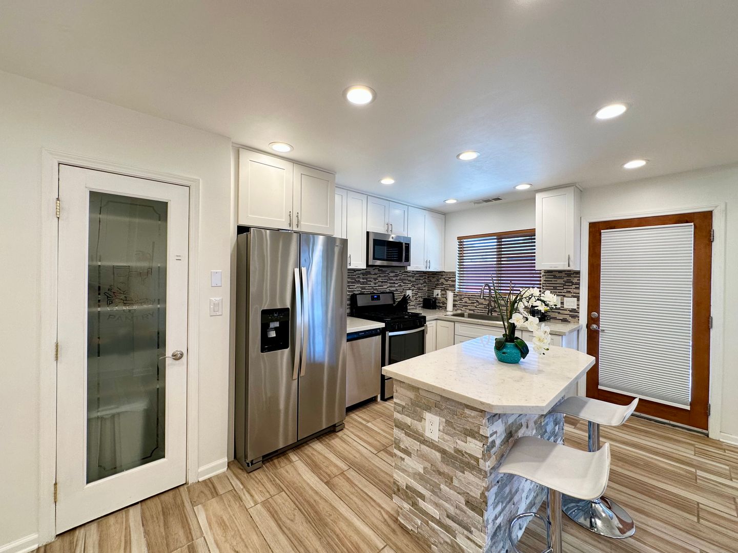 6427 Valley View St - Joshua Tree - California - 3 bed, 3 bath rental property