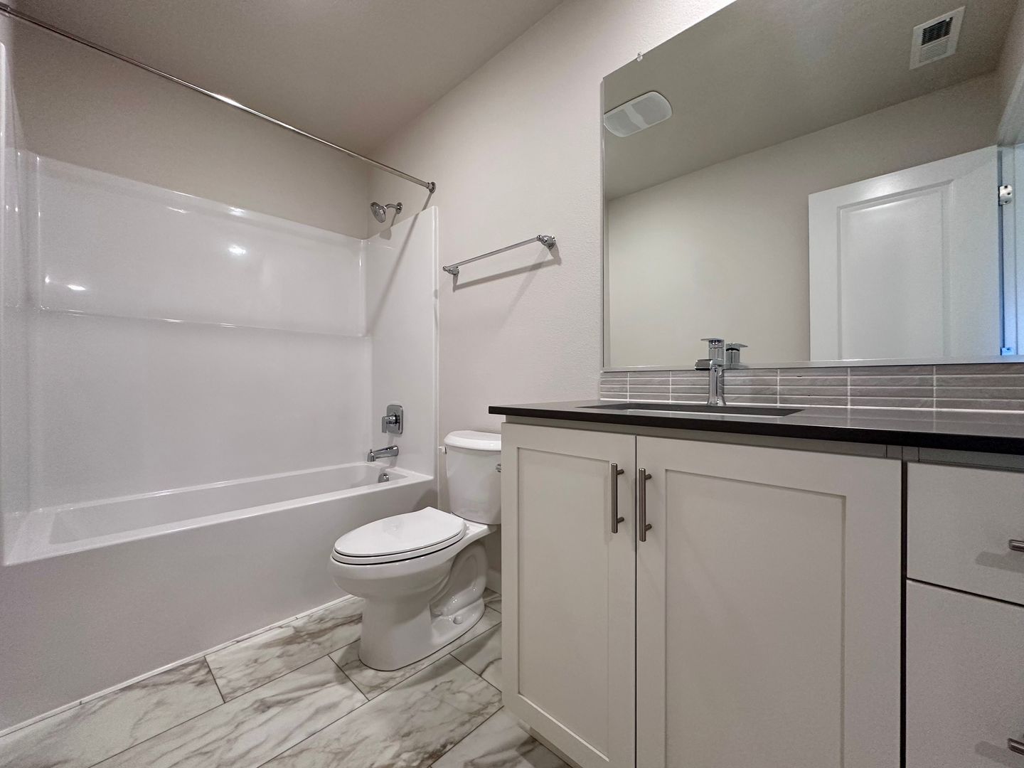 6582 SE Nasha St. - Hillsboro - Oregon - 3 bed, 3 bath rental property