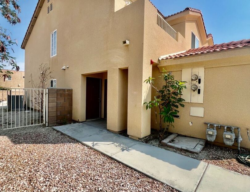 66888 4th St - Unit A - Desert Hot Springs - California - 3 bed, 2.5 bath rental property