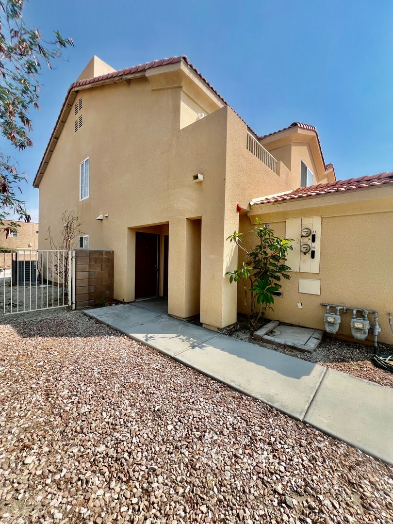 66888 4th St - Unit A - Desert Hot Springs - California - 3 bed, 2.5 bath rental property