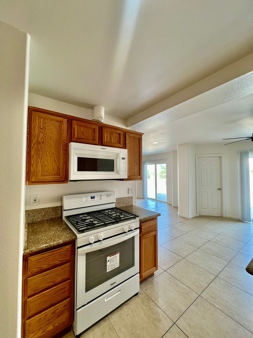 66888 4th St - Unit A - Desert Hot Springs - California - 3 bed, 2.5 bath rental property