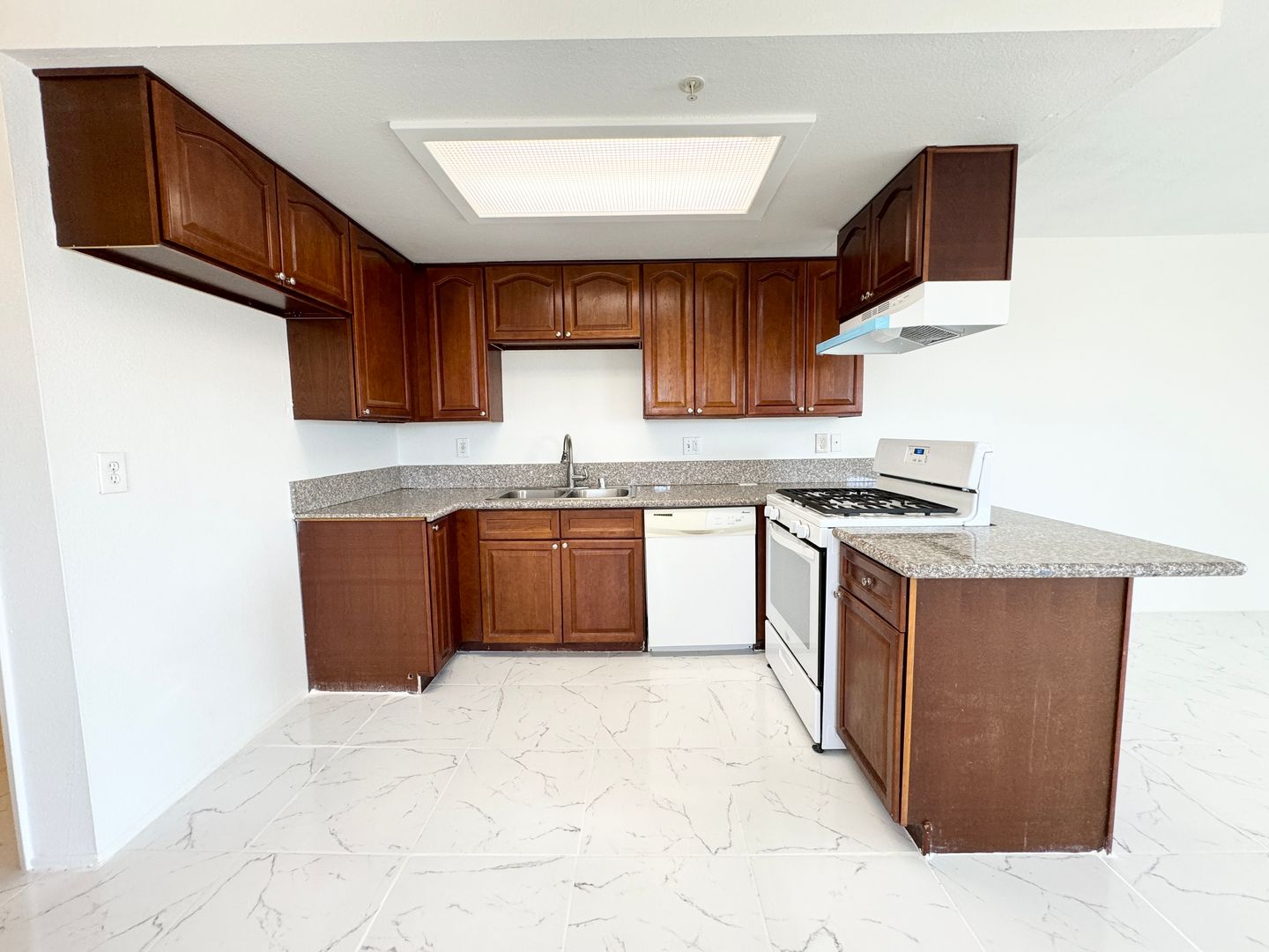 68210 Calle Las Tiendas - B - Desert Hot Springs - California - 2 bed, 2 bath rental property