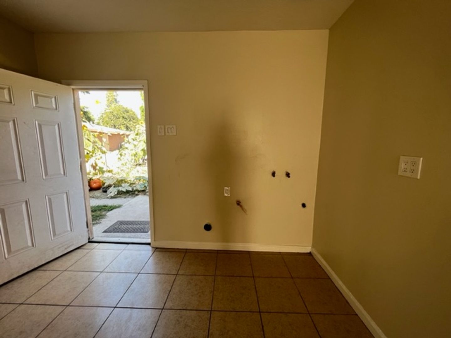 6951 Garden Drive Unit B - San Bernardino - California - 3 bed, 1 bath rental property