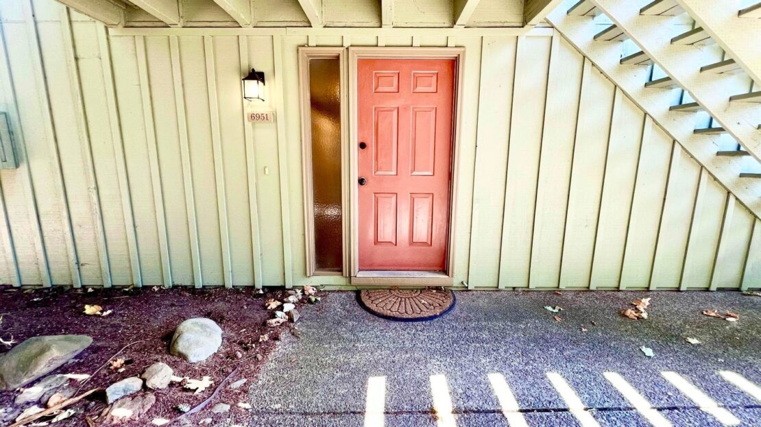 6951 SW Montauk Circle - Lake Oswego - Oregon - 2 bed, 1 bath rental property