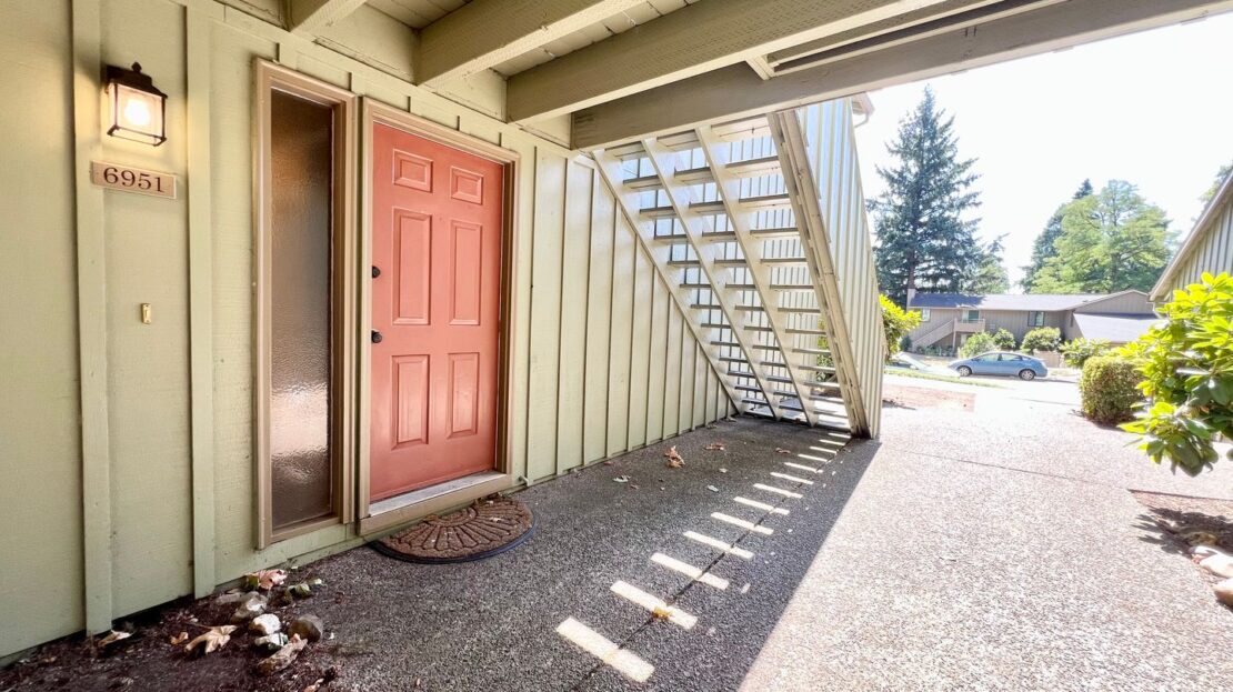 6951 SW Montauk Circle - Lake Oswego - Oregon - 2 bed, 1 bath rental property