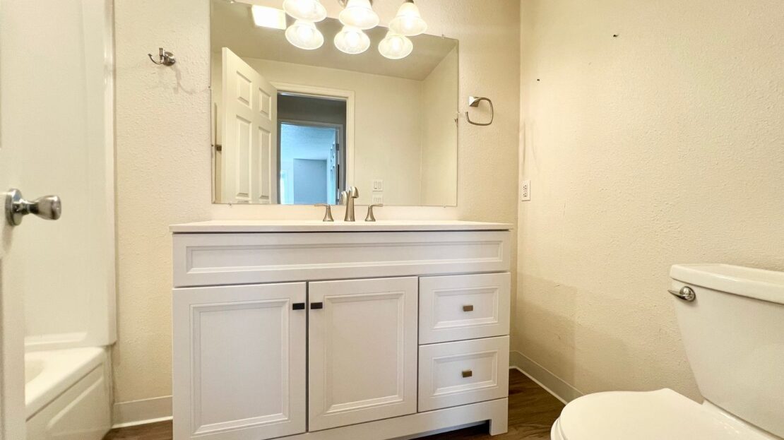 6951 SW Montauk Circle - Lake Oswego - Oregon - 2 bed, 1 bath rental property