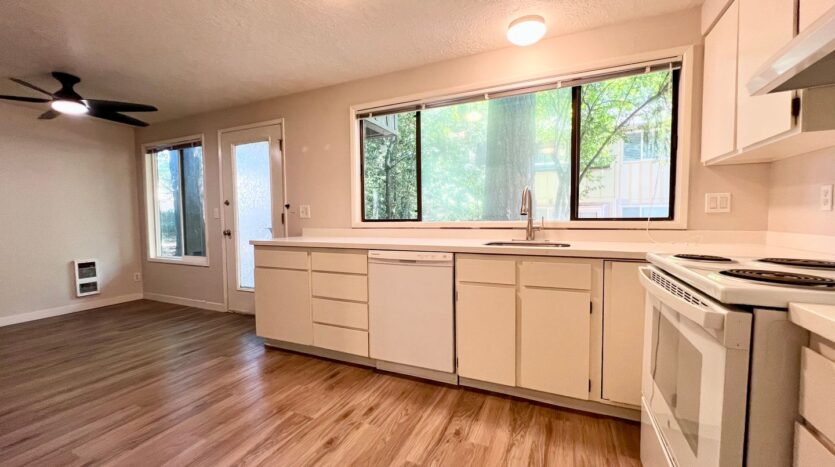 6951 SW Montauk Circle - Lake Oswego - Oregon - 2 bed, 1 bath rental property