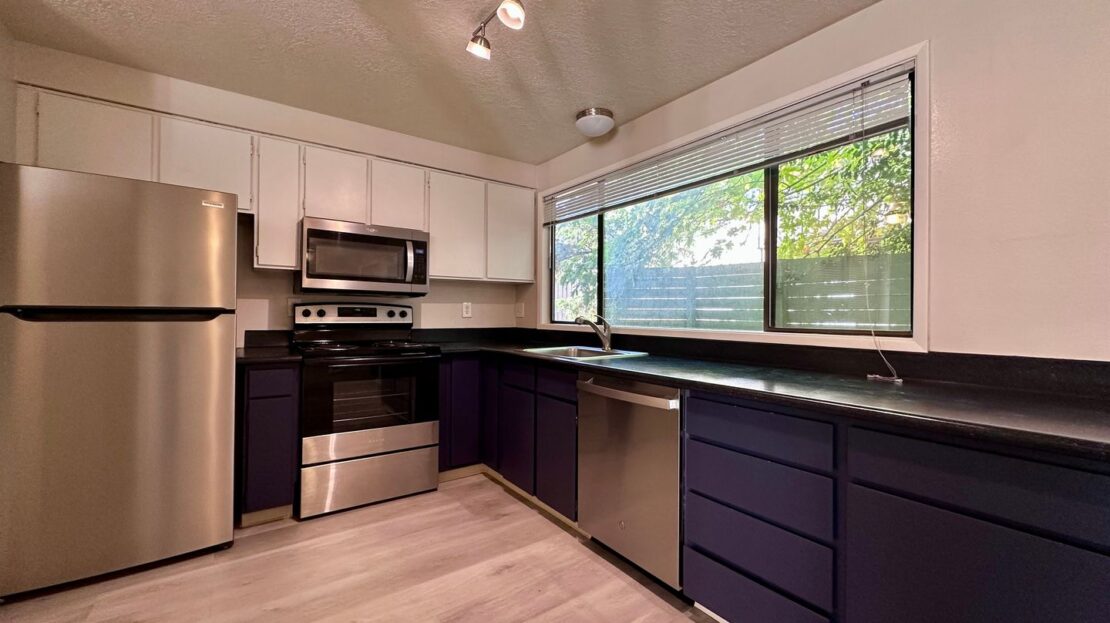 6955 SW Montauk Circle - Lake Oswego - Oregon - 2 bed, 1 bath rental property