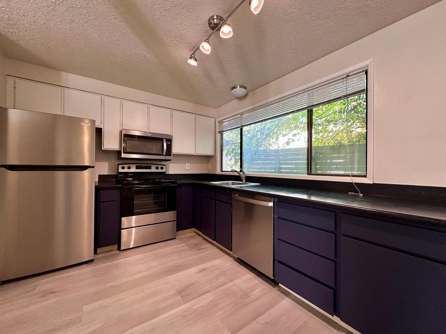 6955 SW Montauk Circle - Lake Oswego - Oregon - 2 bed, 1 bath rental property