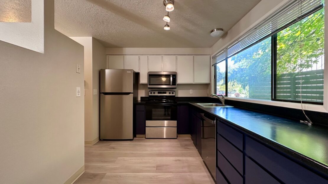 6955 SW Montauk Circle - Lake Oswego - Oregon - 2 bed, 1 bath rental property