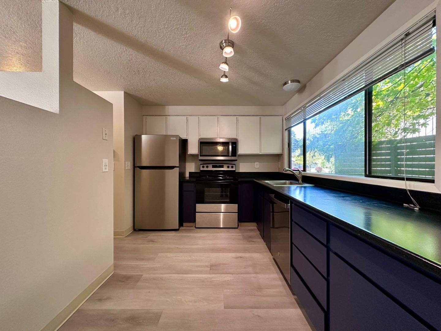 6955 SW Montauk Circle - Lake Oswego - Oregon - 2 bed, 1 bath rental property