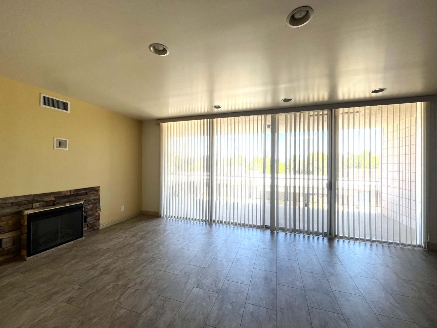 6979 Palm Ct. #334 - Building J - Riverside - California - 2 bed, 2 bath rental property