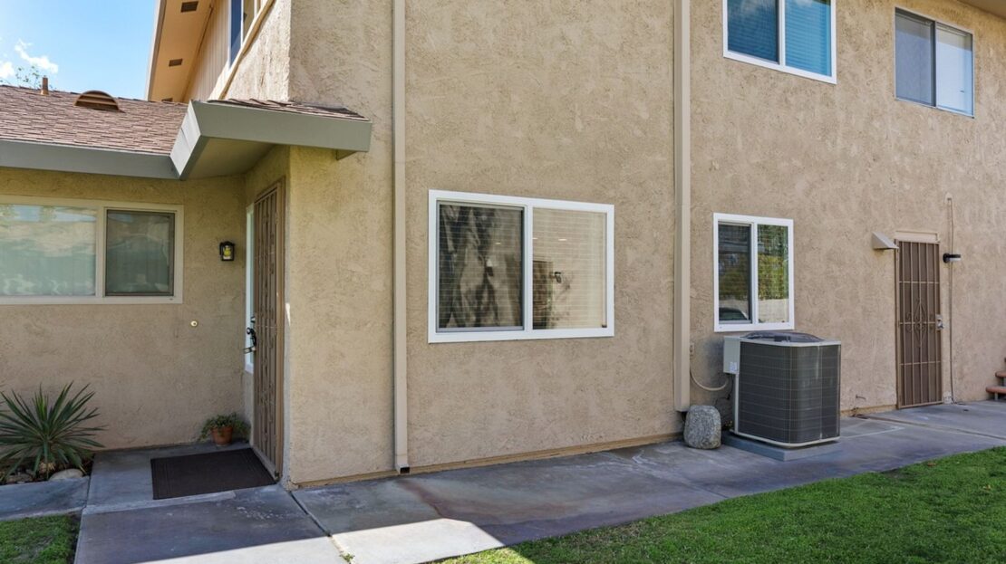 72728 Willow St. Unit 2 - Palm Desert - California - 2 bed, 1 bath rental property