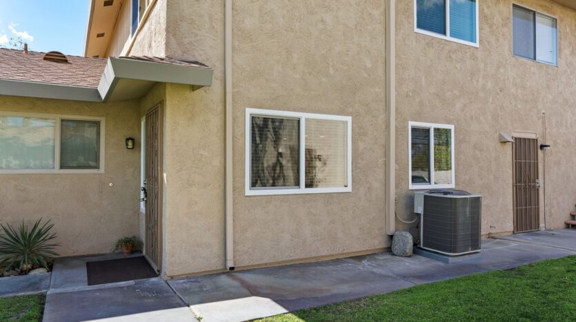 72728 Willow St. Unit 2 - Palm Desert - California - 2 bed, 1 bath rental property
