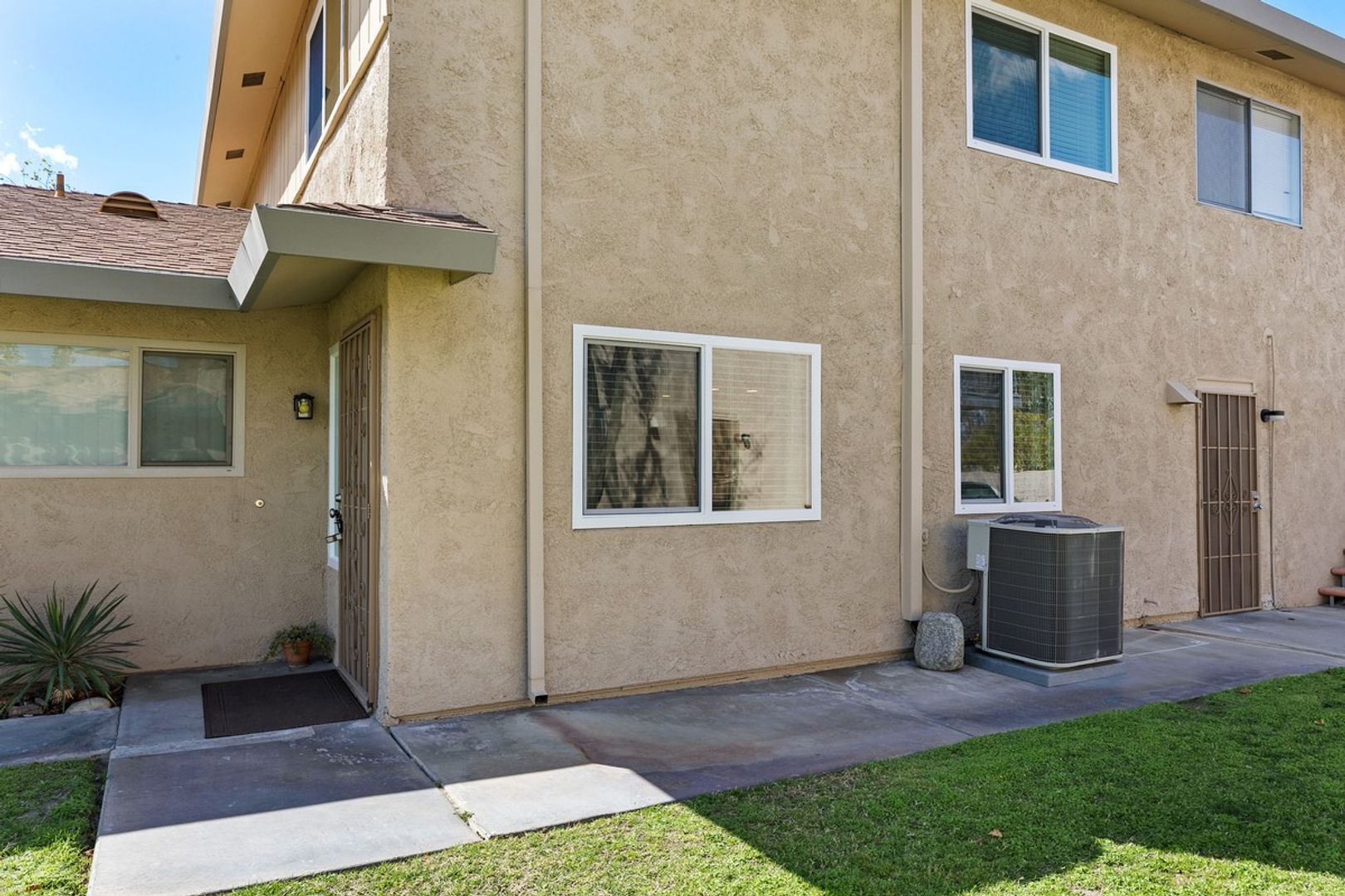 72728 Willow St. Unit 2 - Palm Desert - California - 2 bed, 1 bath rental property