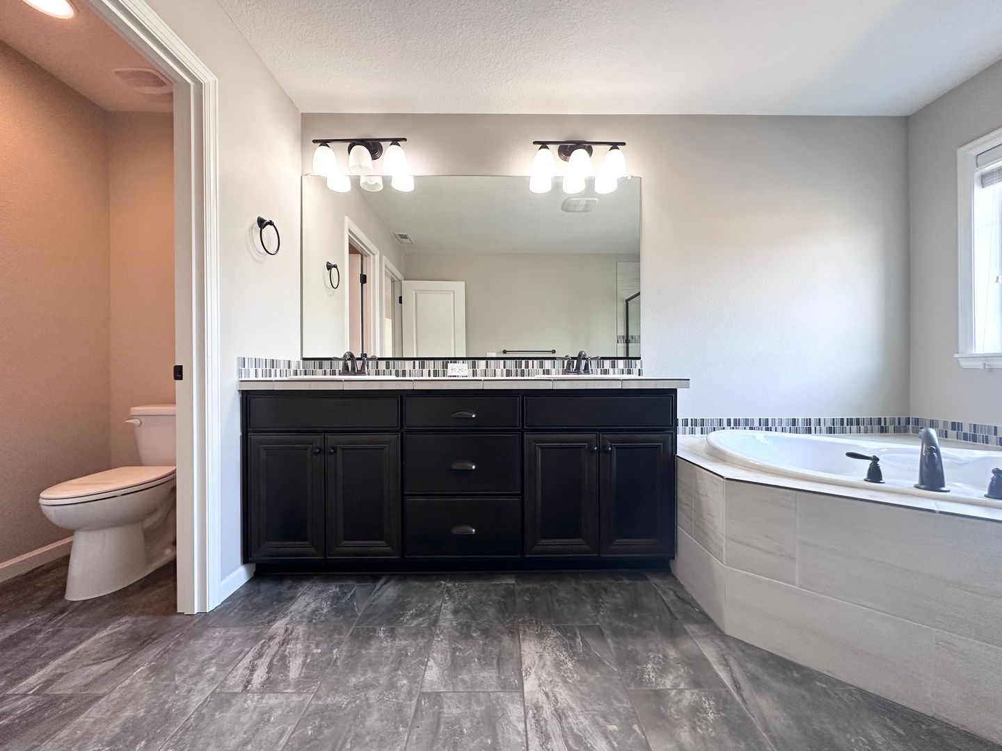 7698 NW Catalpa St. - Portland - Oregon - 5 bed, 3 bath rental property