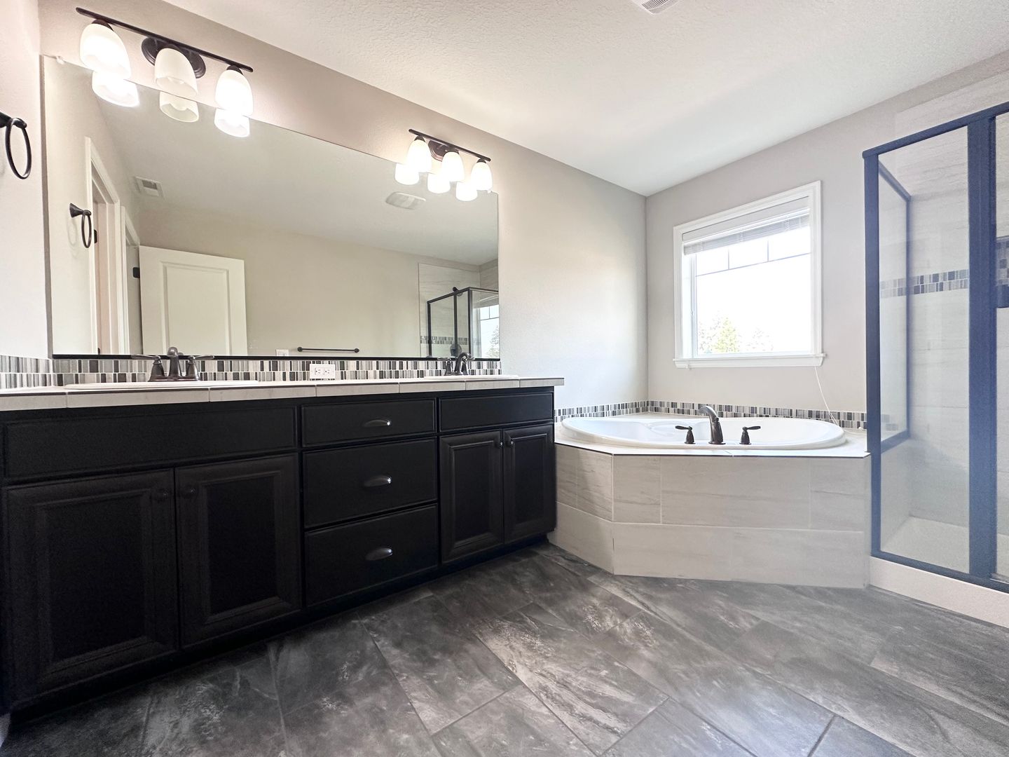 7698 NW Catalpa St. - Portland - Oregon - 5 bed, 3 bath rental property