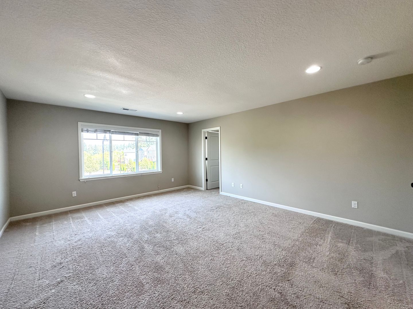 7698 NW Catalpa St. - Portland - Oregon - 5 bed, 3 bath rental property