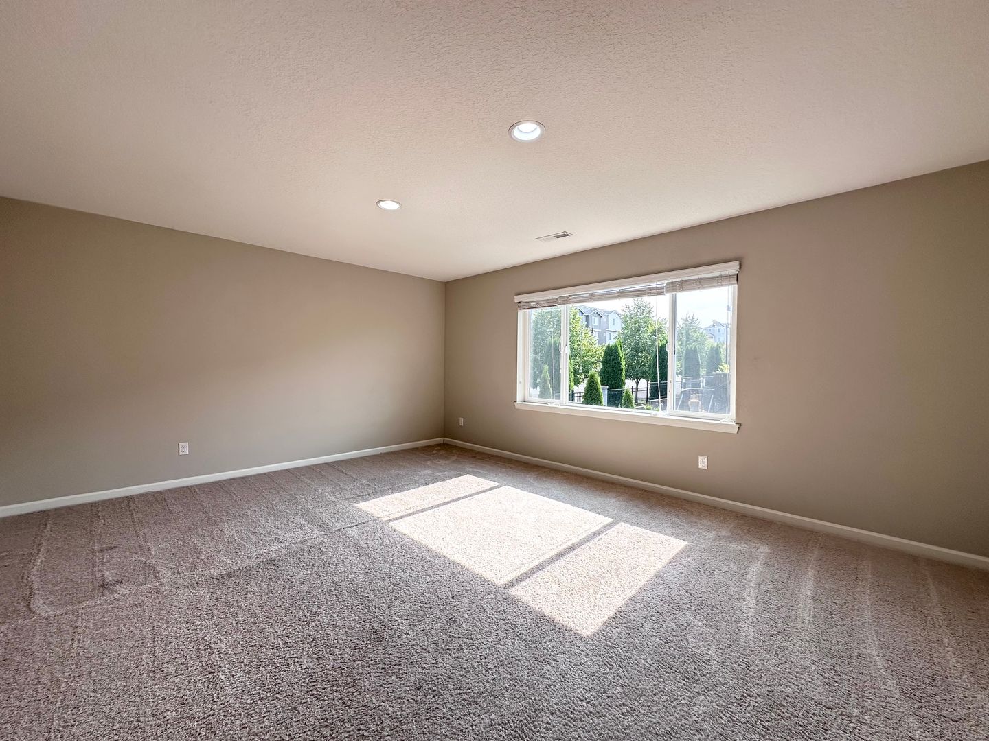 7698 NW Catalpa St. - Portland - Oregon - 5 bed, 3 bath rental property