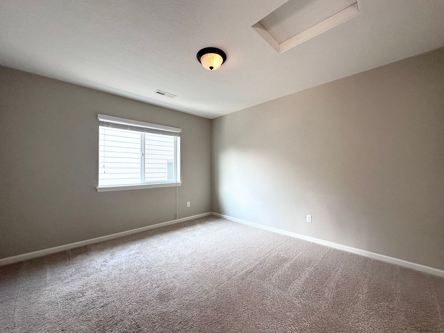 7698 NW Catalpa St. - Portland - Oregon - 5 bed, 3 bath rental property