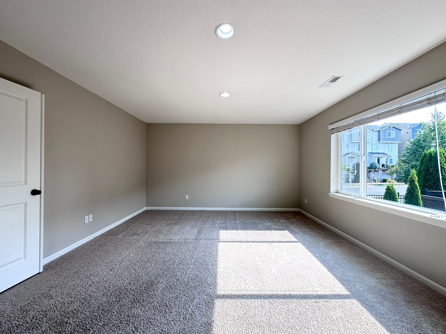 7698 NW Catalpa St. - Portland - Oregon - 5 bed, 3 bath rental property