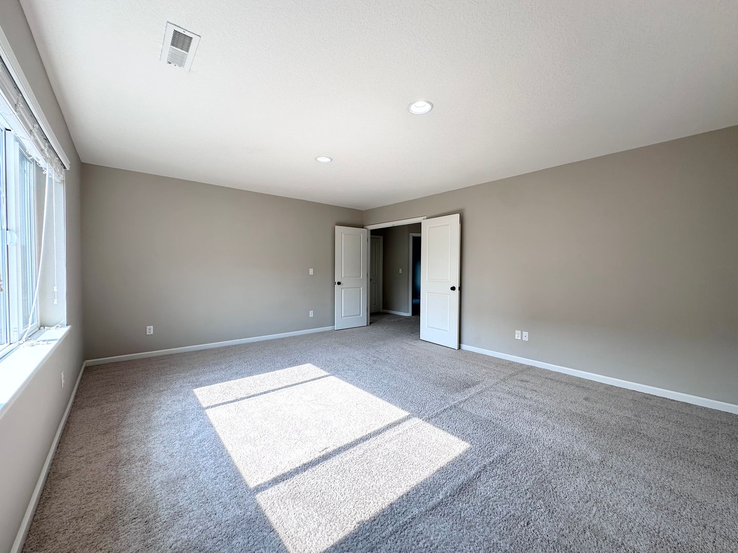 7698 NW Catalpa St. - Portland - Oregon - 5 bed, 3 bath rental property