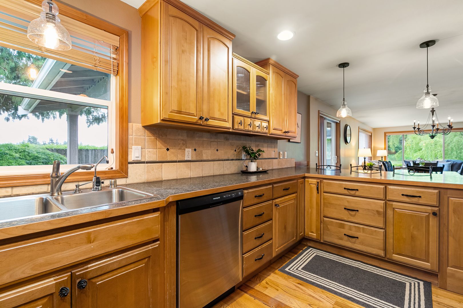 8054 Lyn-Dale Dr - Lynden - Washington - 4 bed, 3 bath rental property