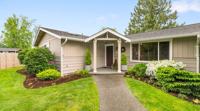8054 Lyn-Dale Dr - Lynden - Washington - 4 bed, 3 bath rental property