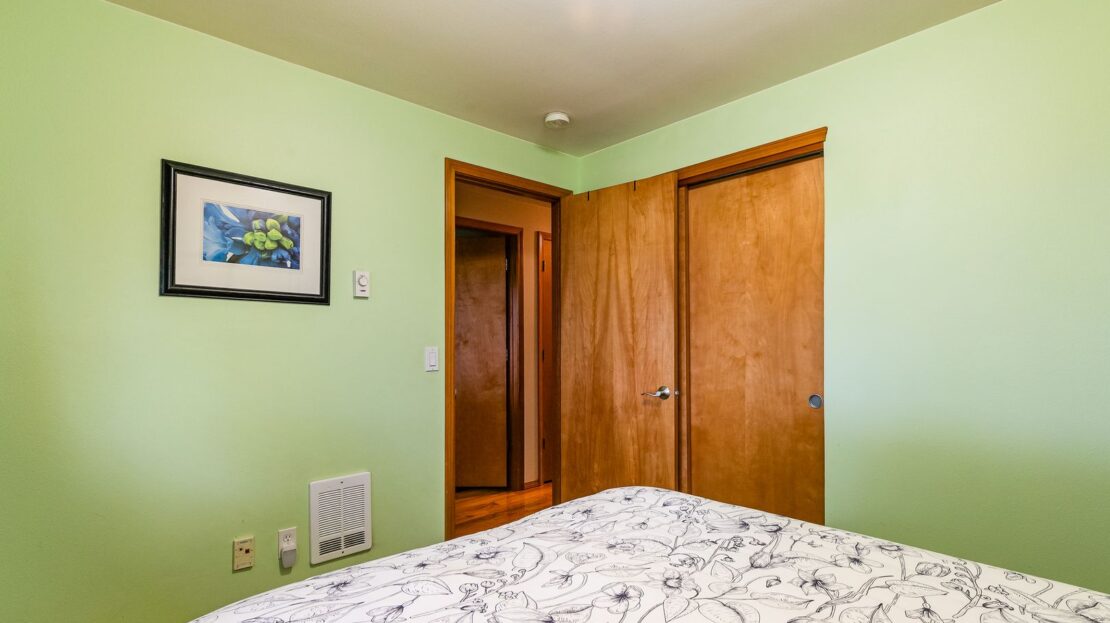 8054 Lyn-Dale Dr - Lynden - Washington - 4 bed, 3 bath rental property