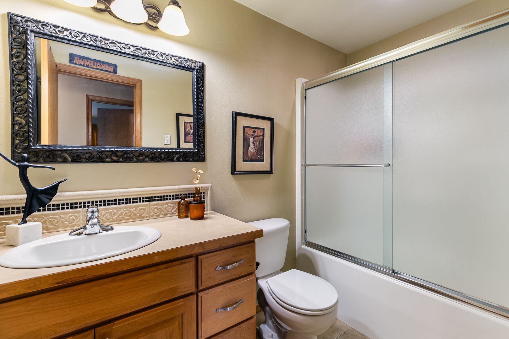 8054 Lyn-Dale Dr - Lynden - Washington - 4 bed, 3 bath rental property