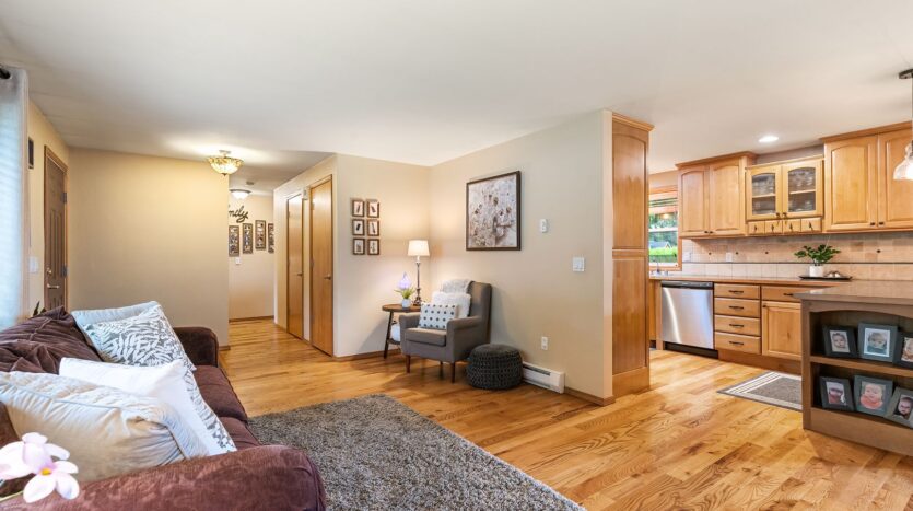 8054 Lyn-Dale Dr - Lynden - Washington - 4 bed, 3 bath rental property