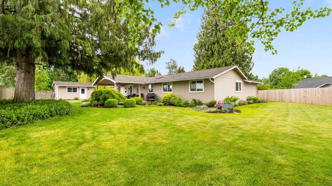 8054 Lyn-Dale Dr - Lynden - Washington - 4 bed, 3 bath rental property