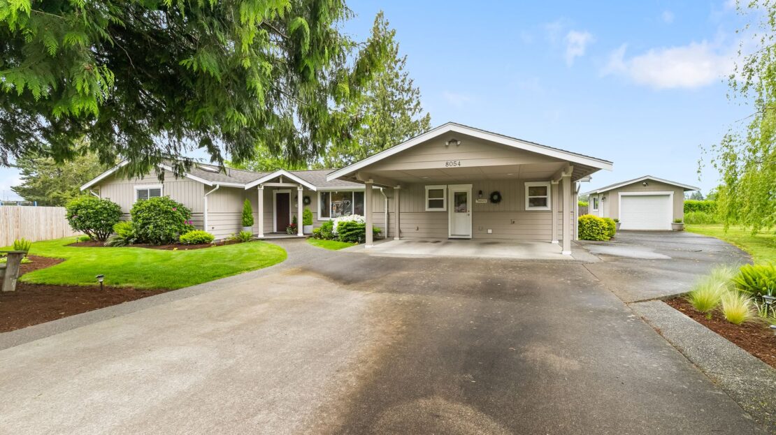 8054 Lyn-Dale Dr - Lynden - Washington - 4 bed, 3 bath rental property