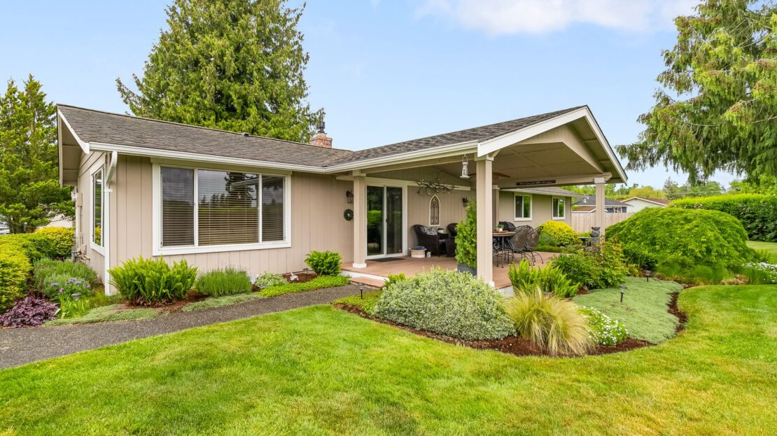 8054 Lyn-Dale Dr - Lynden - Washington - 4 bed, 3 bath rental property