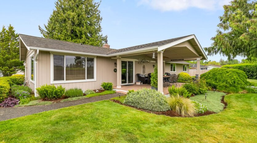 8054 Lyn-Dale Dr - Lynden - Washington - 4 bed, 3 bath rental property