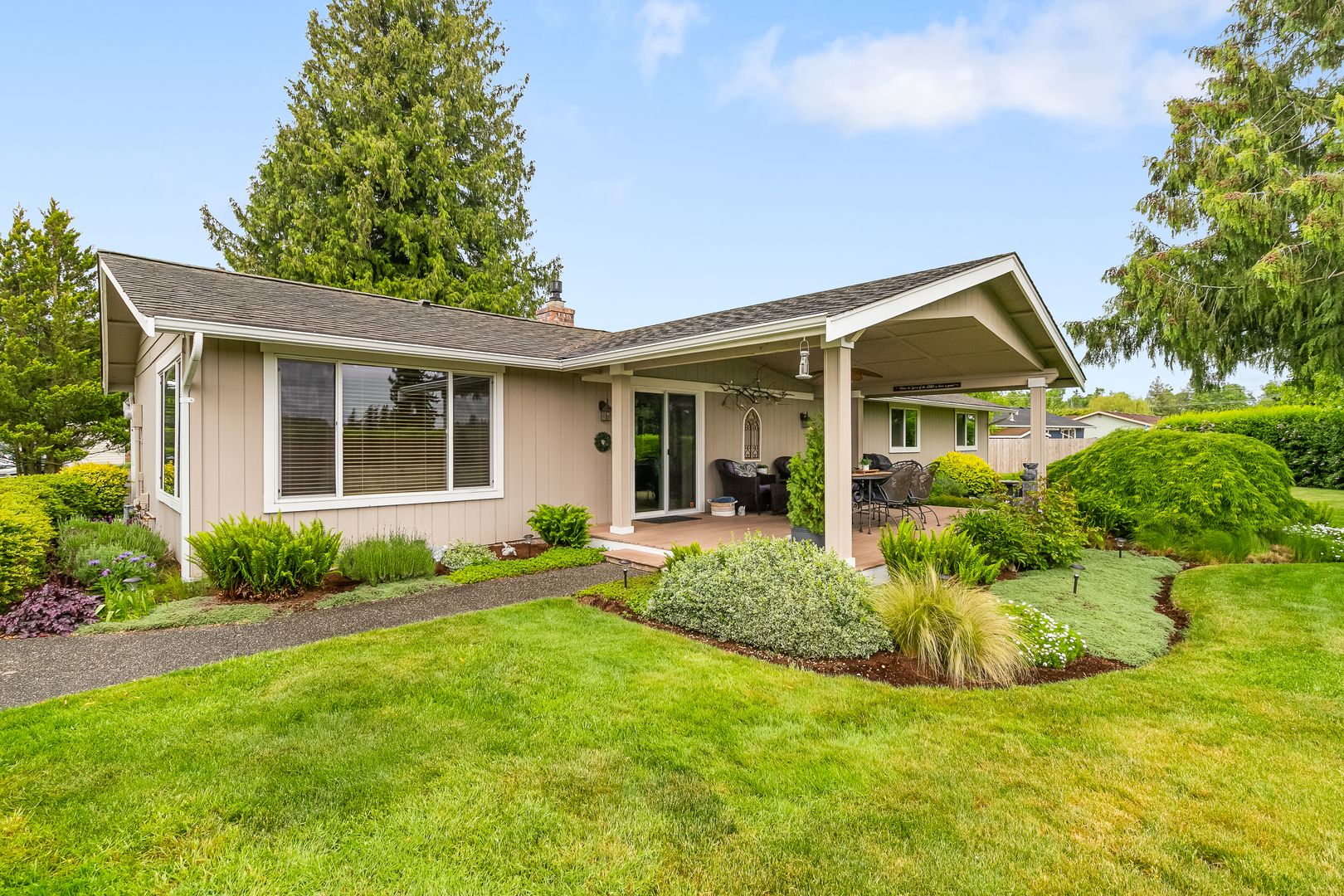 8054 Lyn-Dale Dr - Lynden - Washington - 4 bed, 3 bath rental property