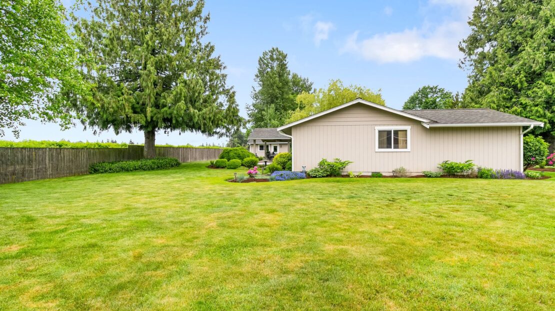 8054 Lyn-Dale Dr - Lynden - Washington - 4 bed, 3 bath rental property