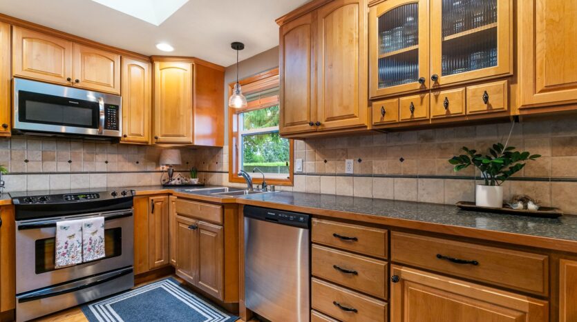 8054 Lyn-Dale Dr - Lynden - Washington - 4 bed, 3 bath rental property
