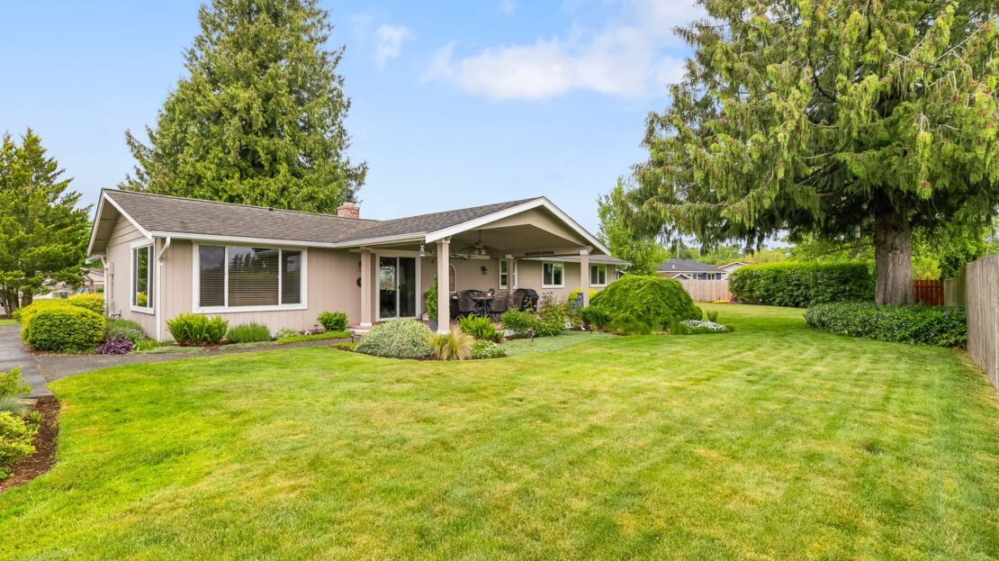 8054 Lyn-Dale Dr - Lynden - Washington - 4 bed, 3 bath rental property