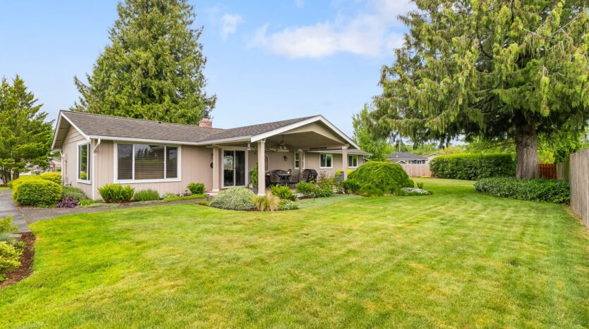 8054 Lyn-Dale Dr - Lynden - Washington - 4 bed, 3 bath rental property