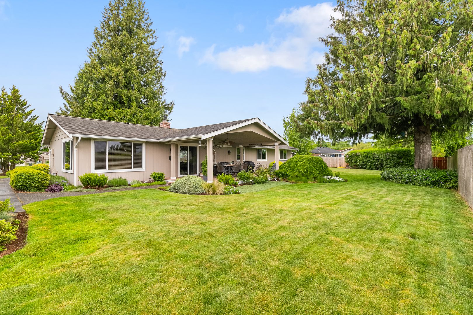 8054 Lyn-Dale Dr - Lynden - Washington - 4 bed, 3 bath rental property