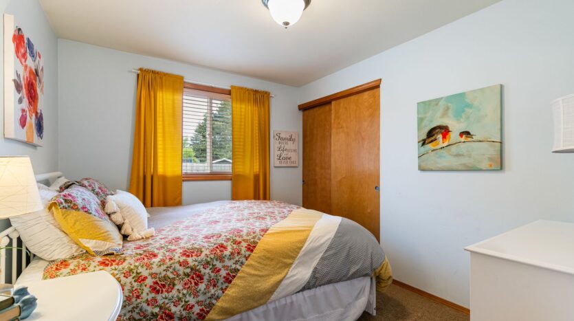 8054 Lyn-Dale Dr - Lynden - Washington - 4 bed, 3 bath rental property