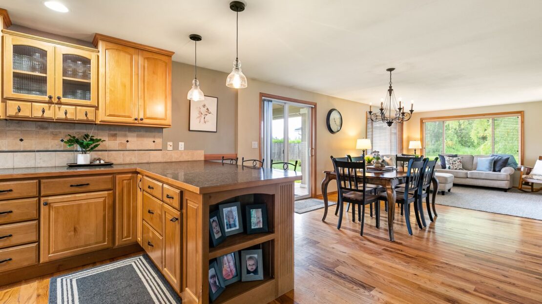 8054 Lyn-Dale Dr - Lynden - Washington - 4 bed, 3 bath rental property