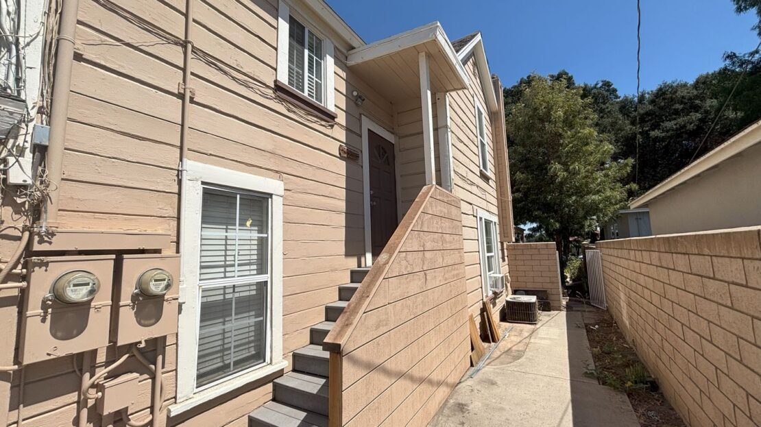 814 W Grand Blvd  - Upper Unit 1/2 - Corona - California - 2 bed, 1 bath rental property