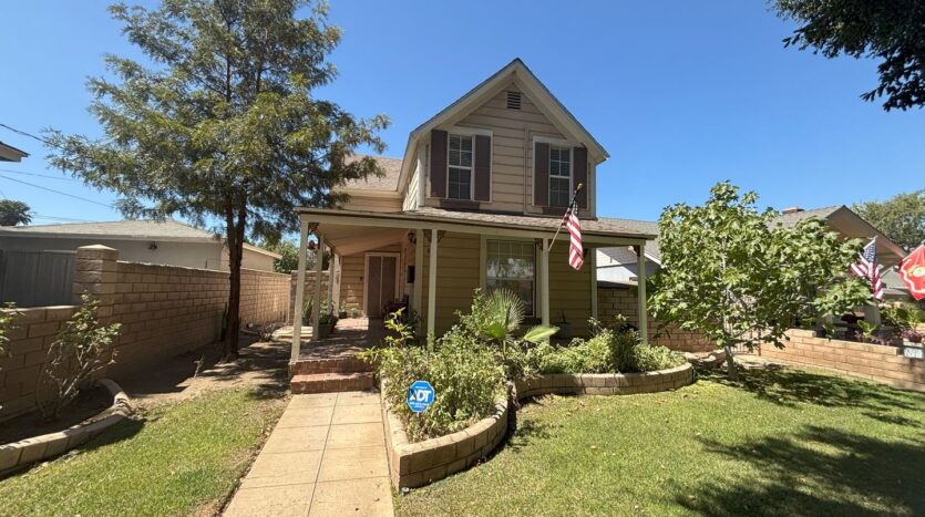 814 W Grand Blvd  - Upper Unit 1/2 - Corona - California - 2 bed, 1 bath rental property