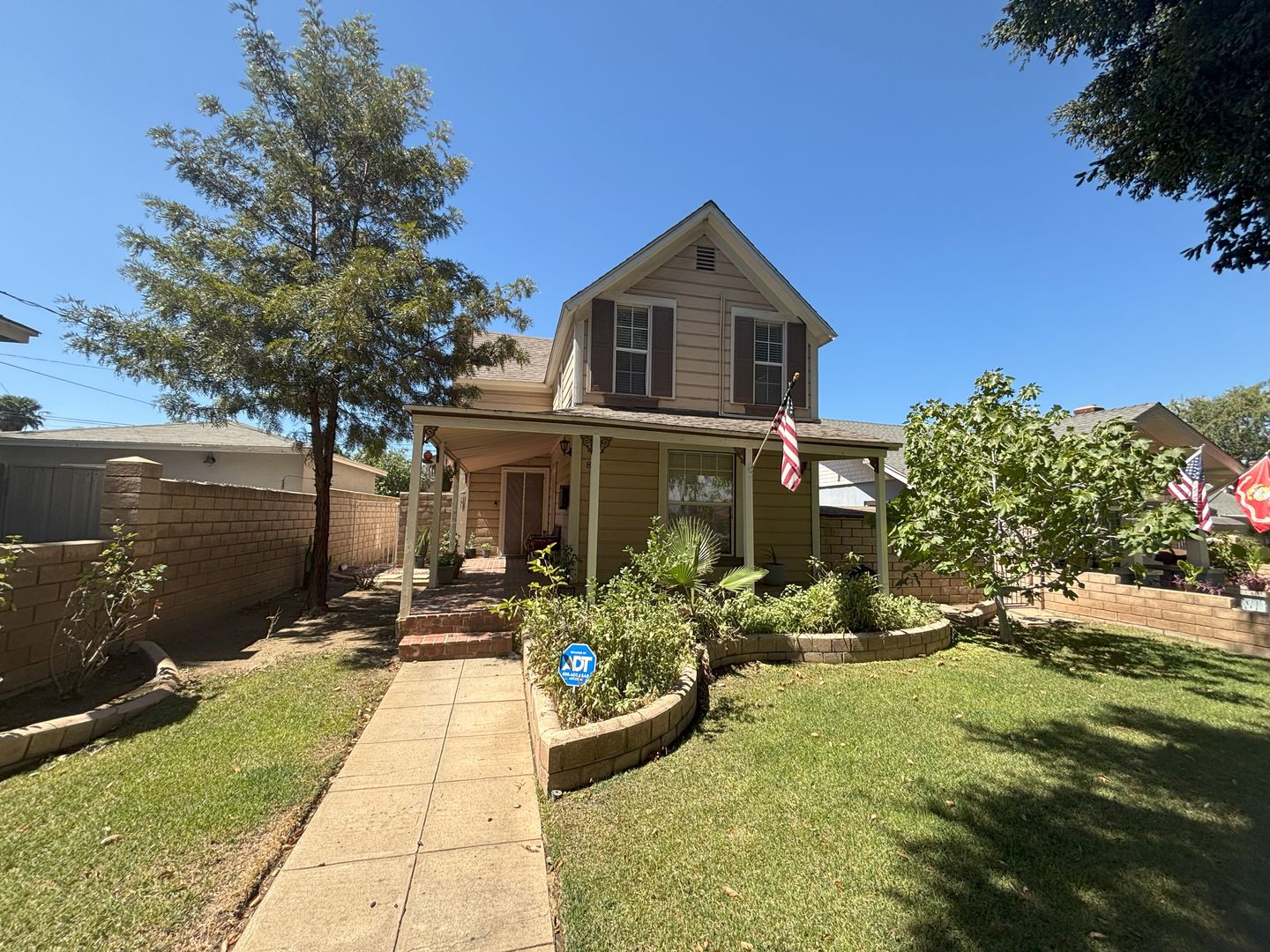 814 W Grand Blvd  – Upper Unit 1/2