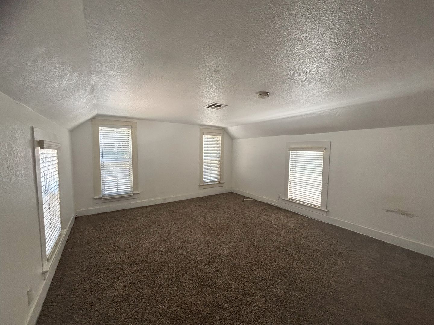 814 W Grand Blvd  - Upper Unit 1/2 - Corona - California - 2 bed, 1 bath rental property