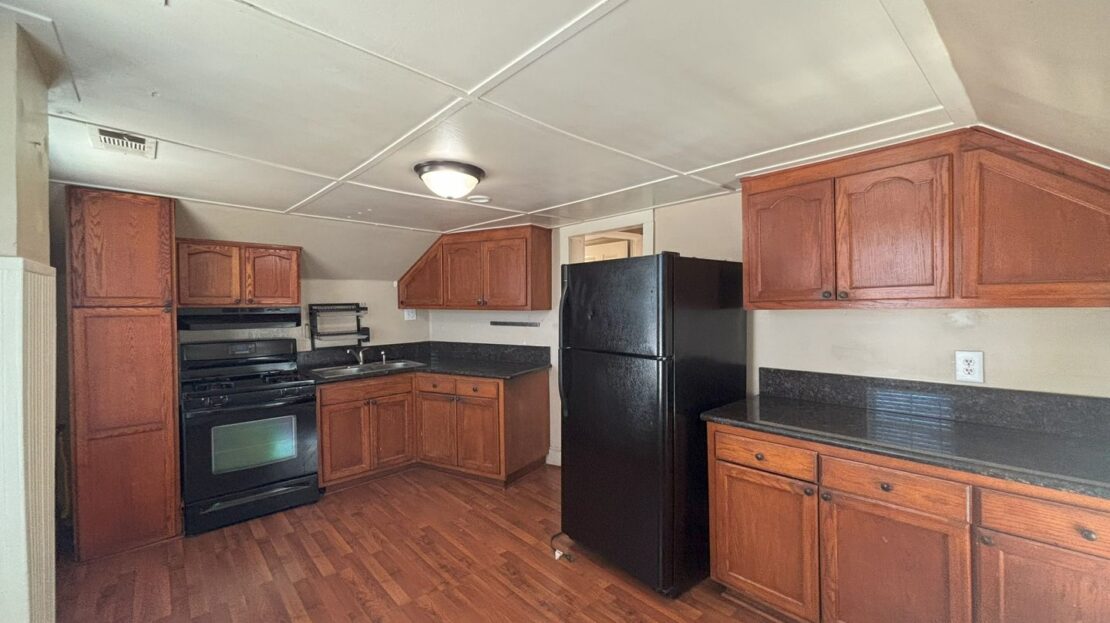 814 W Grand Blvd  - Upper Unit 1/2 - Corona - California - 2 bed, 1 bath rental property