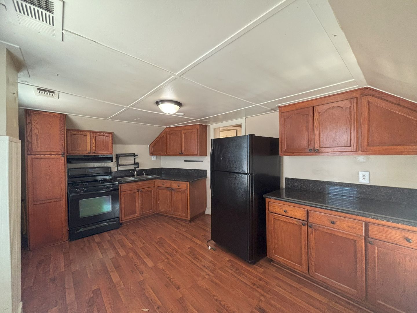 814 W Grand Blvd  - Upper Unit 1/2 - Corona - California - 2 bed, 1 bath rental property