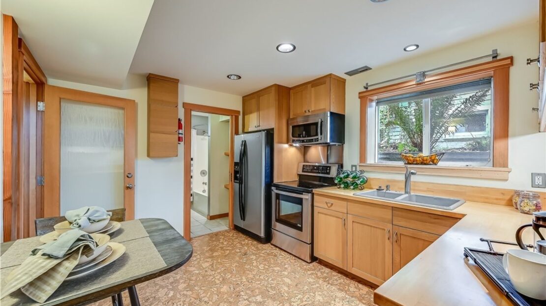 821 NE 60th Street - Seattle - Washington - 3 bed, 2 bath rental property